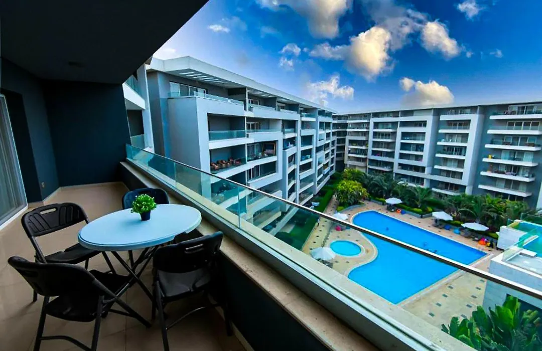 The Expert In Ocean Blue Near Airport - No Pool Access-1