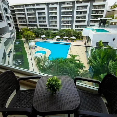 The Expert In Ocean Blue Near Airport - No Pool Access-2